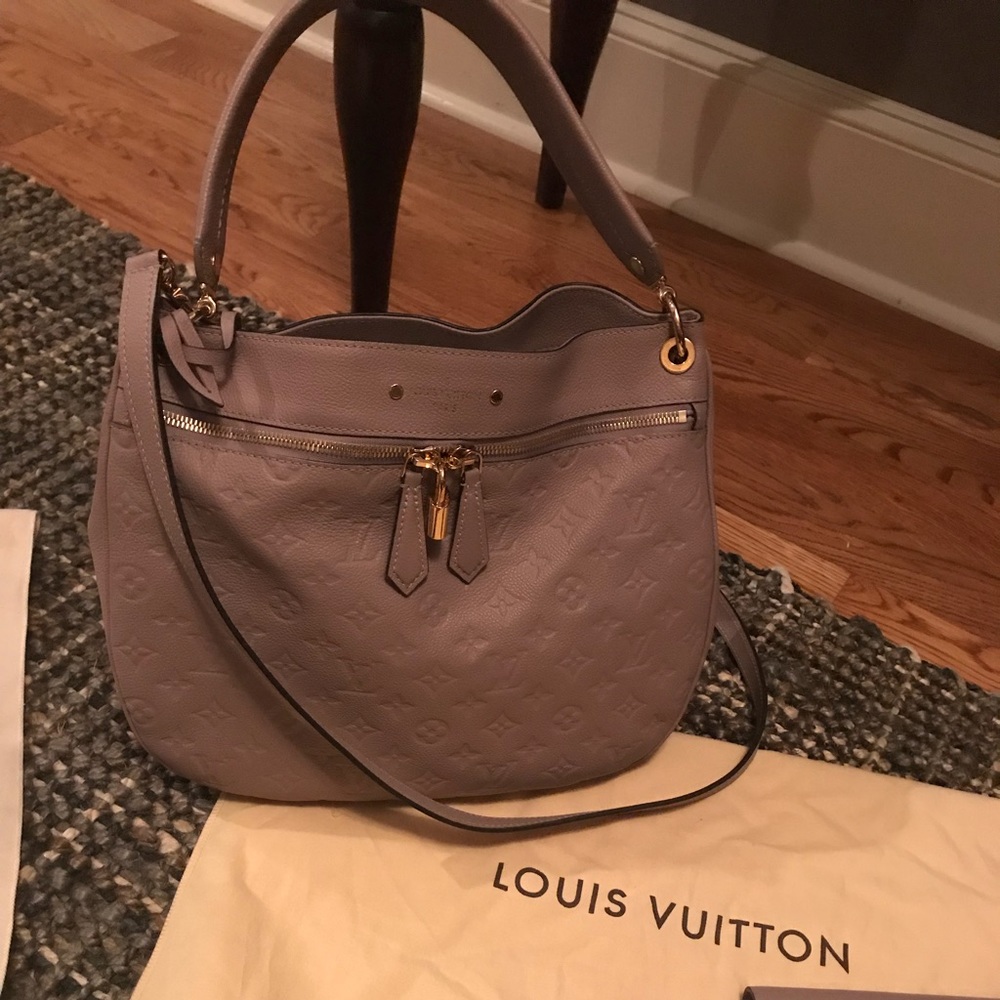 Louis Vuitton Spontini in Taupe